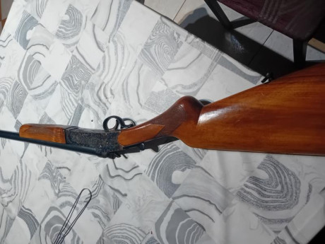 Vendo escopeta de un cañon marca EA, calibre 12, expulsora y muy pocos tiros. 120 €. 01