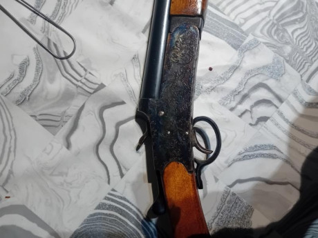 Vendo escopeta de un cañon marca EA, calibre 12, expulsora y muy pocos tiros. 120 €. 00