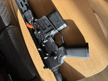 Se vende este rifle prácticamente nuevo, tiene 9meses(120 disparos).Se puede ver y probar el Barcelona. 40