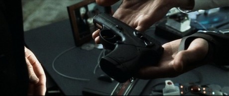 Compañeros,

En vista de las ganas de algunos (Elcafe, Wilcow, Vrakk, etc) por adivinar armas de películas 90
