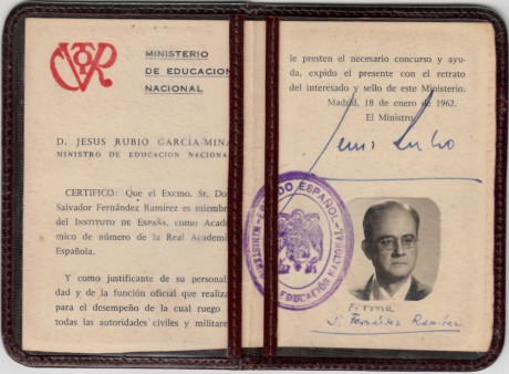  EN RECUERDO Y HOMENAJE A LOS QUE YA NO ESTÁN. 

Si pones en  GOOGLE    PASAPORTES EN LA MEMORIA   da 170