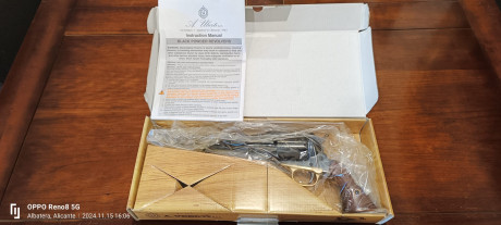 Revolver de avancarga, calibre 44, nuevo sin usar ninguna vez, con sus herramientas para carga, caja de 02