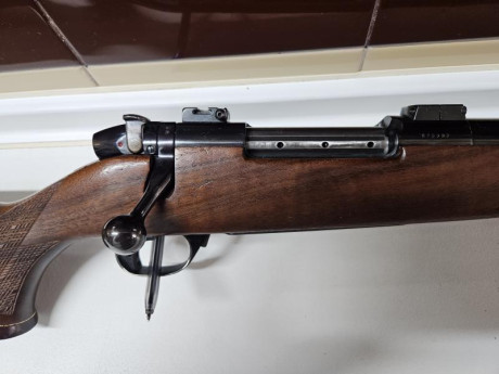 Rifle calibre 270 Weath.,con gatillo Canjar y bases Appel. Visor Kahles 2,2 -9 x 42, ret. 4 y anillas 02