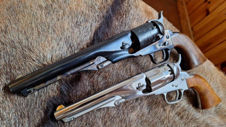 Vendo el lote de las fotografías, el revolver, nuevo, con solo los disparos necesarios para ponerlo a 61