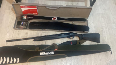 Pongo a la vente escopeta de caza marca Benelli modelo Be Diamont.( último modelo) . Con cañón de 71cm 01