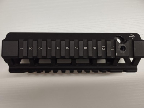 Vendo guardamanos marca B&T para mp5 con tres carriles picanatinny. 
225€ oferta 160€ 01