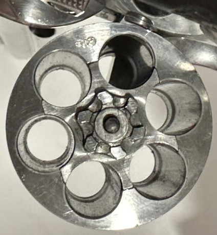 Por problemas de salud que me dificultan seguir con el tiro:
Vendo revolver Smith-Wensson 44 mágnum junto 02
