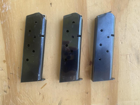 VENDO CARGADORES PARA UNA 45 ACP 1911. 
Precio 15 euros la unidad y 30 euros los tres mas gastos de envío 01