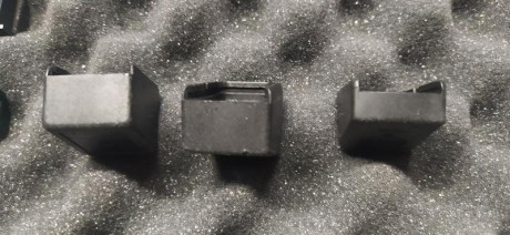 Hola. Vendo los siguientes elementos para pistola Glock.
- 2 cargadores G17+2: 50 euros( Vendidos)
- Funda 00