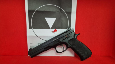 Hola amigos! ya que se muestran tantas armas buenas creo que a los propietarios de una cz 75 se nos tendría 00