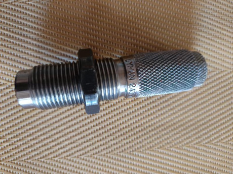 Vendo recalibrador "full lenght" LYMAN para el calibre .243, sin aguja desempistonadora. 
Poco 02