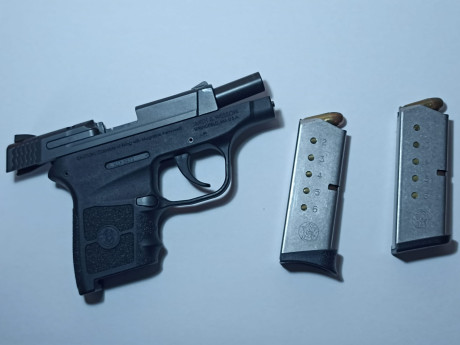 :::::   VENDIDA   :::::
Pues lo dicho... vendo mi pequeña Smith & Wesson M&P Bodyguard Cal .380 01