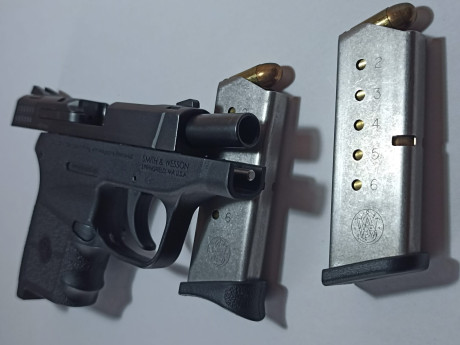 :::::   VENDIDA   :::::
Pues lo dicho... vendo mi pequeña Smith & Wesson M&P Bodyguard Cal .380 00