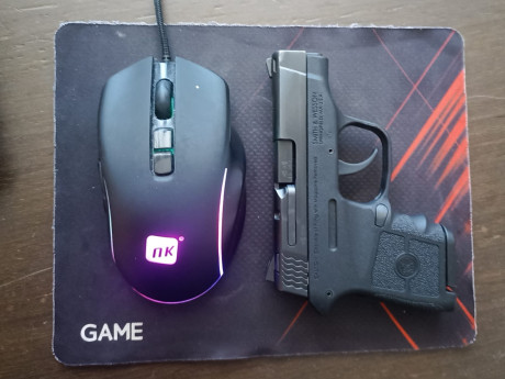 :::::   VENDIDA   :::::
Pues lo dicho... vendo mi pequeña Smith & Wesson M&P Bodyguard Cal .380 11