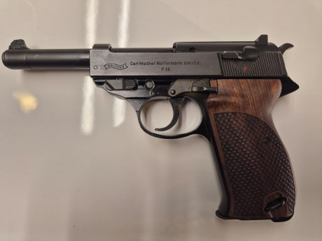 Vendo Walther P38 en muy buen estado.
Es de las últimas versiones con armazón de aluminio reforzado con 01