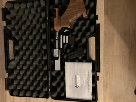 Buenas,se vende pistola pardini del 32sw,con dos cargadores y pieza de ayuda,la cacha es una M y esta 02
