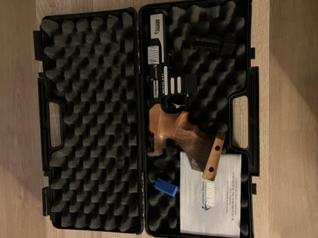 Buenas,se vende pistola pardini del 32sw,con dos cargadores y pieza de ayuda,la cacha es una M y esta 01