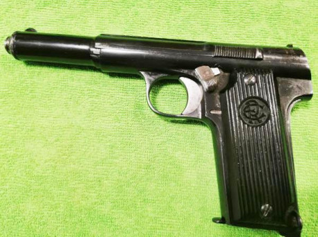 Vendo pistola Astra 400,republica española.en bastante bien estado.
Precio 500 eur.
Está guiada en f y 22
