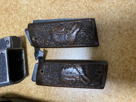 Se vende Llama Max-2 1911 45acp 250€

4 cargadores, 2 muelles de diferente dureza, 2 fundas y 6 salvapercutores. 12