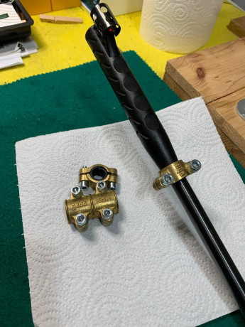 Me pregunto si algun forero usa estas piezas. 

Tienen forma de anilla gruesa que rodea el cañón, siendo 82