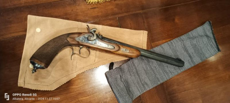 Pistola de avancarga en buen estado, calibre .41, guiada en AE, se entrega con cajita de madera con chimeneas 00