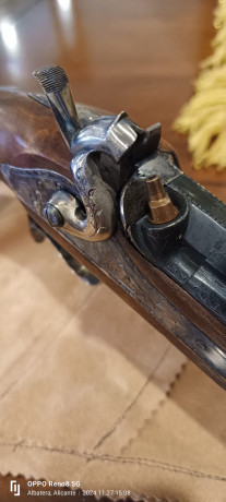 Pistola de avancarga en buen estado, calibre .41, guiada en AE, se entrega con cajita de madera con chimeneas 21