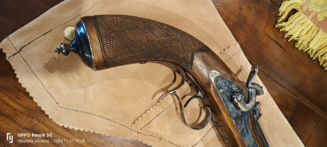 Pistola de avancarga en buen estado, calibre .41, guiada en AE, se entrega con cajita de madera con chimeneas 20