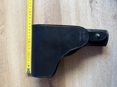 VENDIDA ,  funda para pistola , no sé nada sobre ella ,pero debe ser ó militar ó de la guardia civil . 41