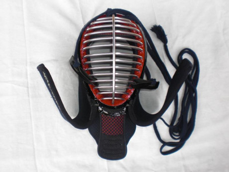 Vendo armadura de kendo con muy poco uso. Como nueva. Talla media. Envío a cualquier punto de la península 10