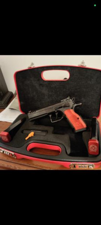 Por cese de actividad pongo en venta mi arma.
 Tanfoglio stock 3 xtremizada. Comprada nueva a Shooting 01