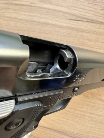 Vendo pistola STI EAGLE de 6 pulgadas con pocos tiros y siempre con munición recargada. Está guiada en 60