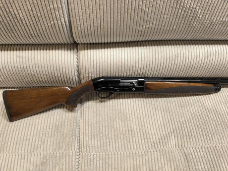 Se vende Breda Mira Cal 12/76.Cañon 66cm.Mecanismo de gas.Incluye Funda y chokes (Cilíndrico) de 5*,2* 00