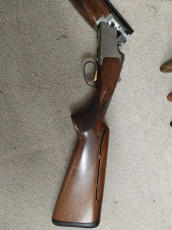 Escopeta browning 525 one con 71 cm de cañón, culata regulable, chokes y maletín original. ha tirado un 02