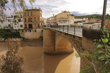 Buenas noches a todos. Soy Antonio, de Puente Genil. 

Aunque me gustan las armas de toda la vida y siempre 40