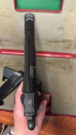 Buenas vendo pistola tanfoglio modelo PT 19 S B ,2 cargadores de 9 mm y un carro del 22 ,es de un amigo 00