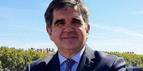 EN RECUERDO Y HOMENAJE A LOS QUE YA NO ESTÁN. 

Si pones en  GOOGLE    PASAPORTES EN LA MEMORIA   da 41