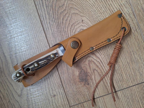 Buenas a todos,

Pongo a la venta este cuchillo marca PUMA modelo TRAIL GUIDE, según numeración su año 01