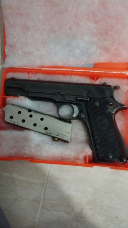 Se venden,una pistola y un revolver  las star del 9 largo de 1937 con dos cargadores casi nueva .muy poco 02