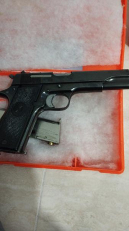 Se venden,una pistola y un revolver  las star del 9 largo de 1937 con dos cargadores casi nueva .muy poco 01