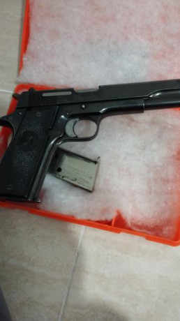 Se venden,una pistola y un revolver  las star del 9 largo de 1937 con dos cargadores casi nueva .muy poco 00