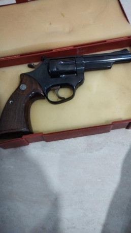 Se venden,una pistola y un revolver  las star del 9 largo de 1937 con dos cargadores casi nueva .muy poco 21
