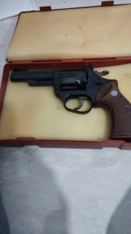 Se venden,una pistola y un revolver  las star del 9 largo de 1937 con dos cargadores casi nueva .muy poco 20