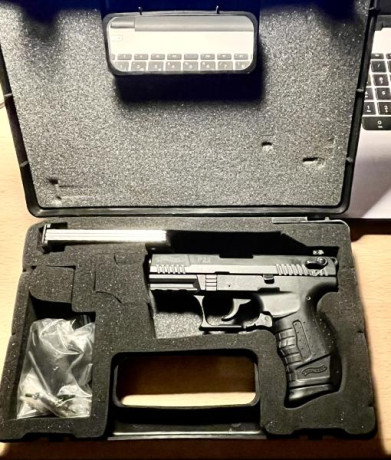 Walther P22 en perfecto estado, prácticamente nueva, maletín original, dos cargadores, herramientas para 00