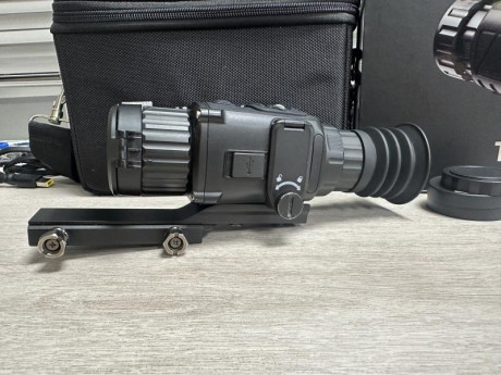 Vendo termico HikMicro Thunder TH35c MM 384x88. Incluyo el adaptador ocular de goma, el acople rapido 01