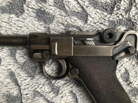 Vendo Luger P08 DWM de 1918, en buen estado y con números coincidentes. Las fotografías forman parte de 22