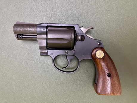 Buenas, un compañero que cuelga uniforme me pregunta si alguno quiere un Colt agent 38 especial. Está 00