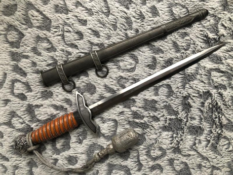 NUEVO PRECIO.
Vendo daga Luftwaffe 2º modelo que se implantó a partir de 1937. Las fotos sirven de descripción. 12