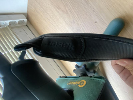 Se vende rifle Blaser R8 profesional en calibre 30-06, con grupo de disparo fijo,
PRECIO:2400€ 
Resto 01