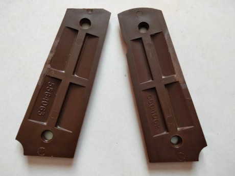 Hola, pongo varios tipos de cachas para las Colt 1911 Y Colt Mustang 380 

aun quedan de las militares 11