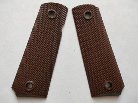 Hola, pongo varios tipos de cachas para las Colt 1911 Y Colt Mustang 380 

aun quedan de las militares 10